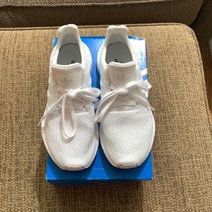 Women’s White Adidas Swift Run Sneakers Size 6